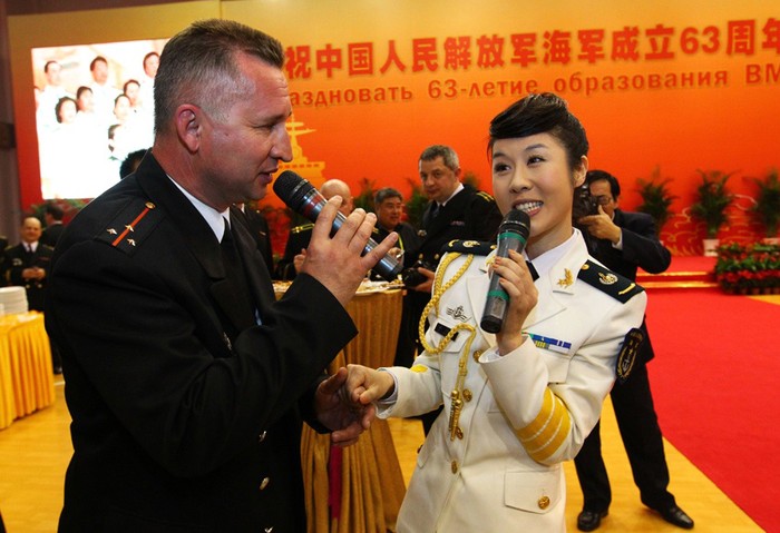 Sĩ quan hải quân hai nước Trung-Nga giao lưu